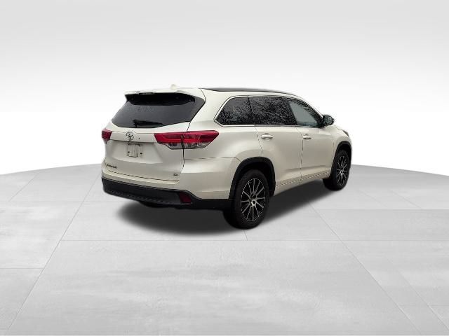 2017 Toyota Highlander SE