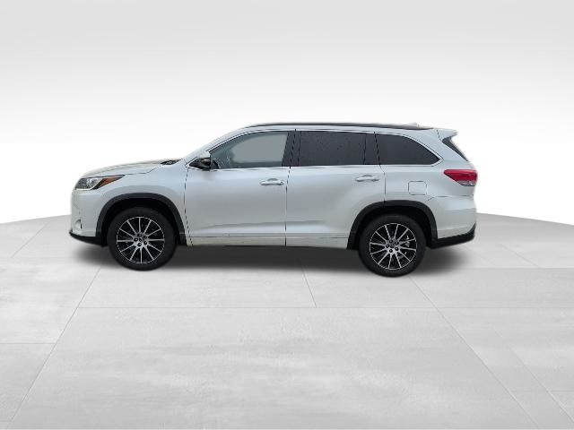 2017 Toyota Highlander SE