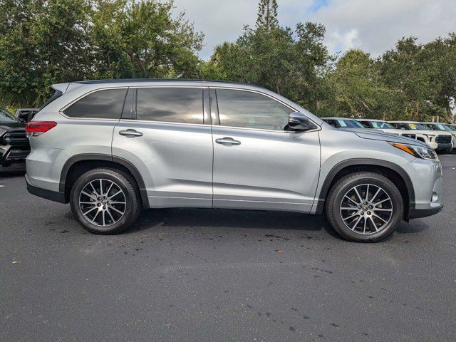 2017 Toyota Highlander SE