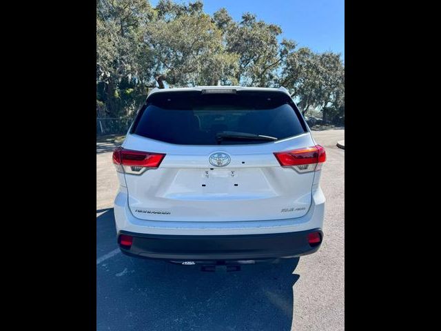 2017 Toyota Highlander SE