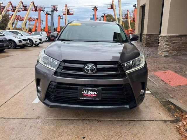 2017 Toyota Highlander SE