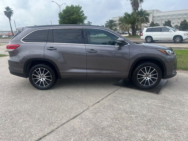 2017 Toyota Highlander SE