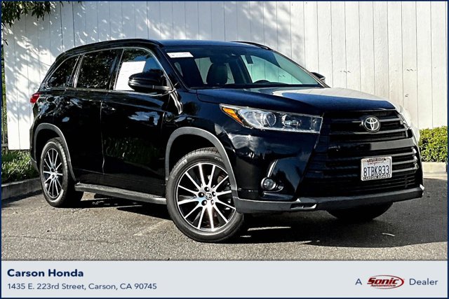 Used 2017 Toyota Highlander XLE Near Me Capital One Auto Navigator