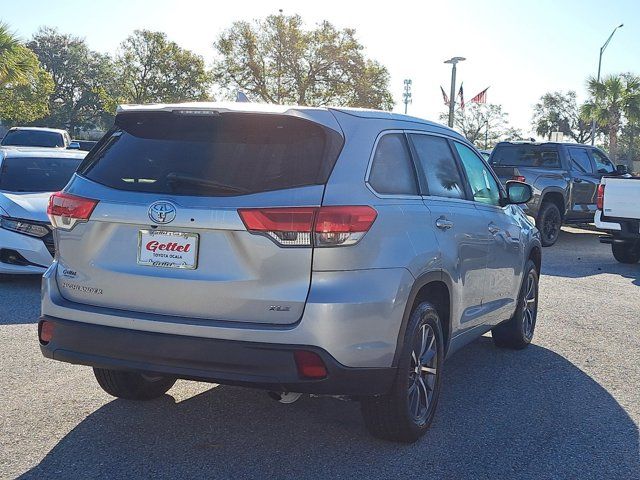 2017 Toyota Highlander SE