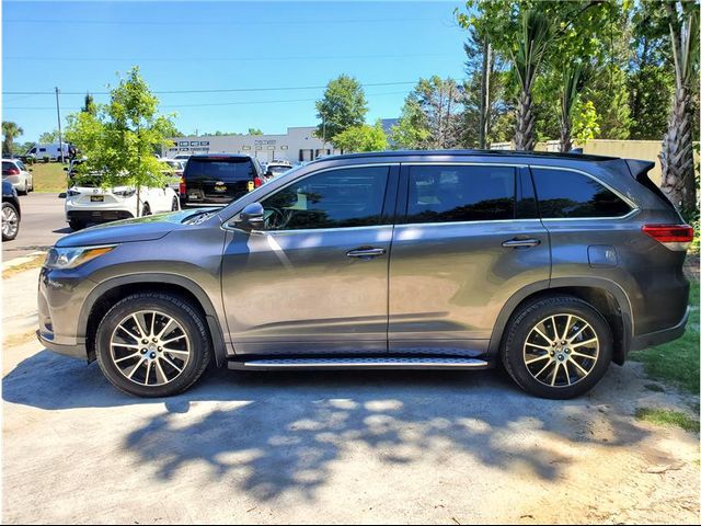 2017 Toyota Highlander SE