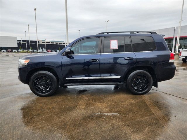 2017 Toyota Land Cruiser Base