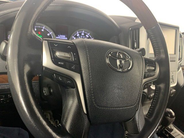 2017 Toyota Land Cruiser Base