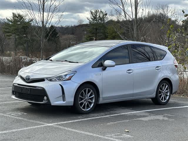 2017 Toyota Prius v Five