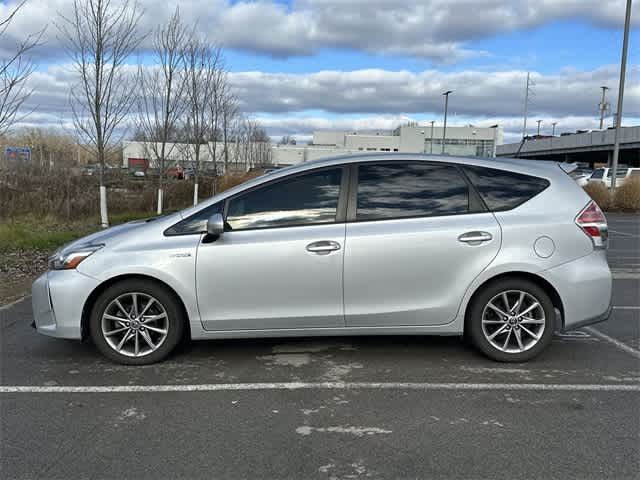 2017 Toyota Prius v Five