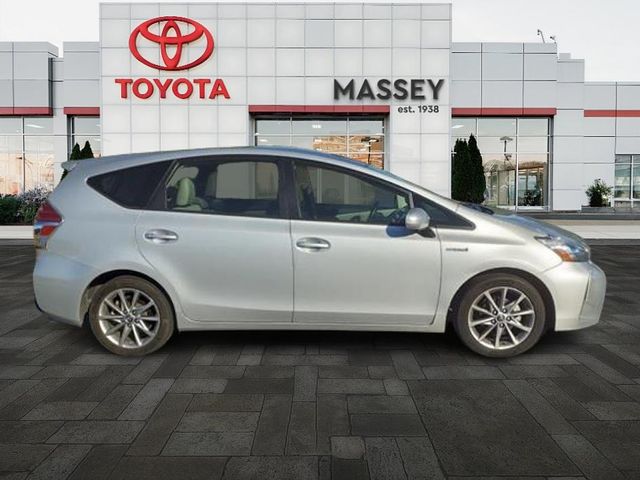 2017 Toyota Prius v Five