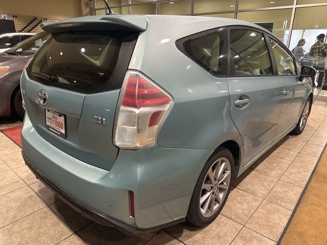 2017 Toyota Prius v Five