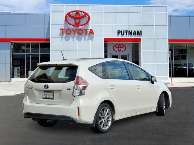 2017 Toyota Prius v Five