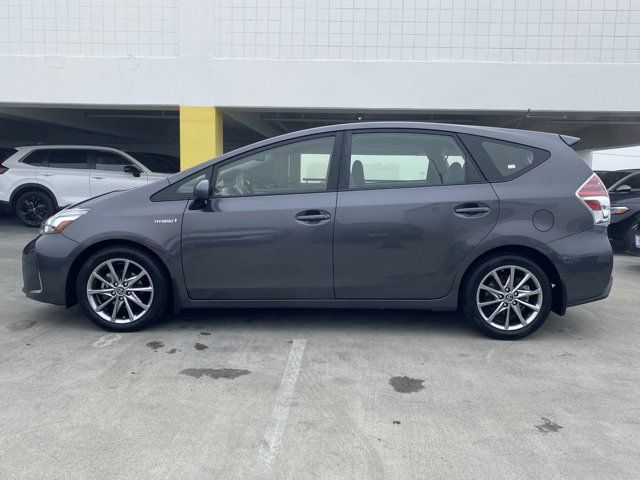 2017 Toyota Prius v Five