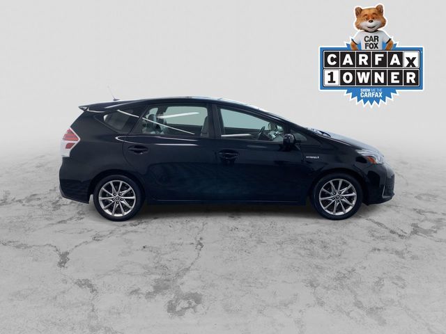 2017 Toyota Prius v Five