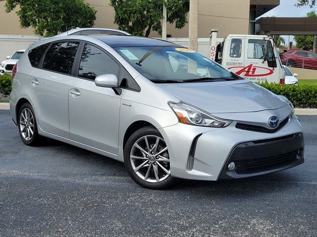 2017 Toyota Prius v Five