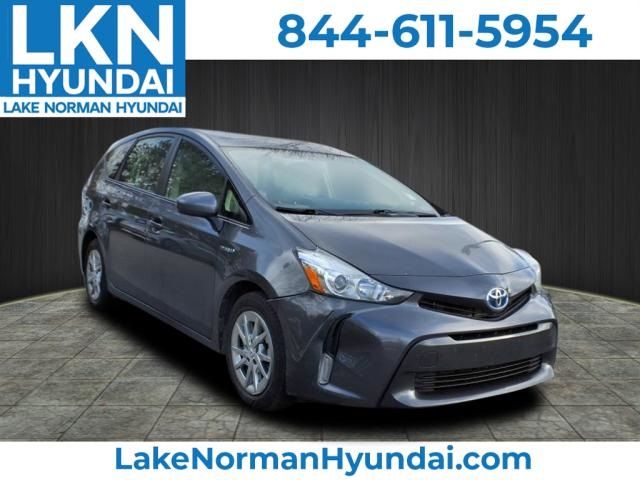 2017 Toyota Prius v Five