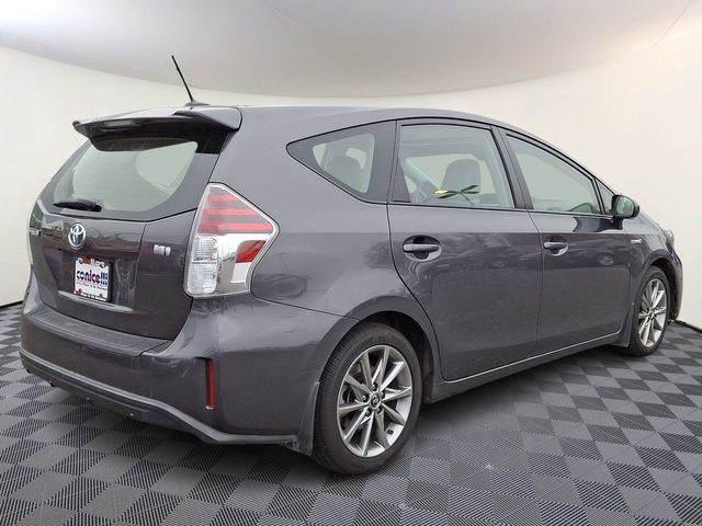 2017 Toyota Prius v Five