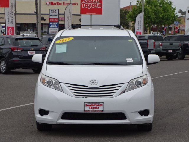 2017 Toyota Sienna LE