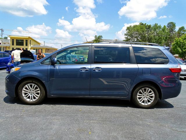 2017 Toyota Sienna 