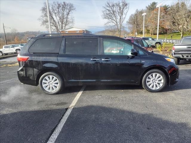 2017 Toyota Sienna XLE