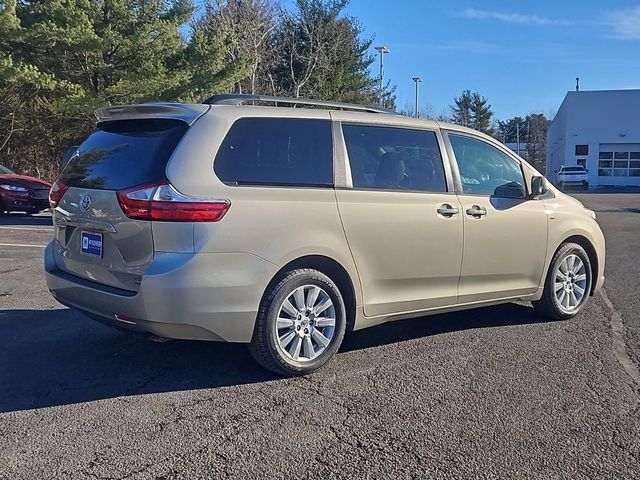 2017 Toyota Sienna 