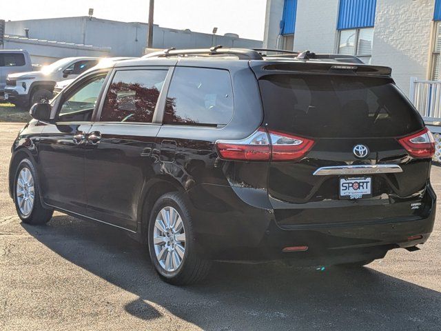 2017 Toyota Sienna 