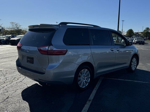 2017 Toyota Sienna XLE