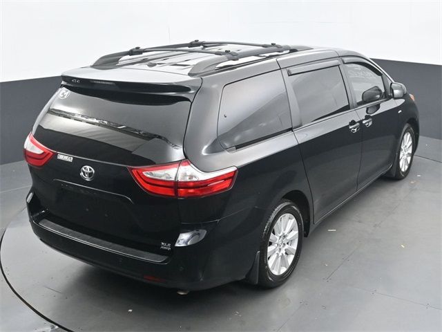 2017 Toyota Sienna 