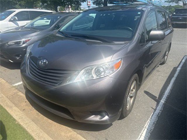 2017 Toyota Sienna LE