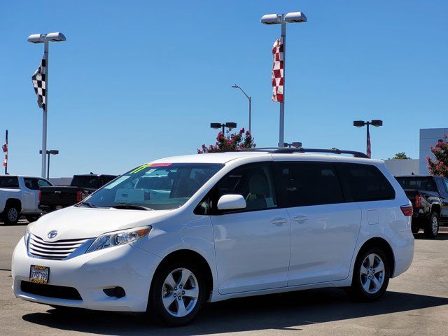 2017 Toyota Sienna 