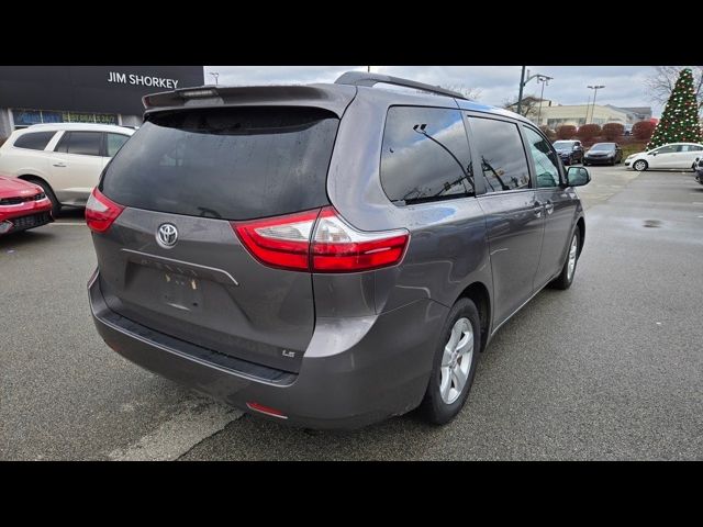 2017 Toyota Sienna 