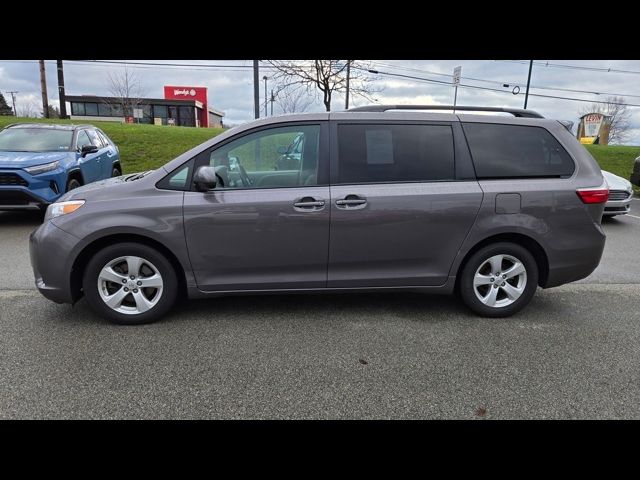 2017 Toyota Sienna 