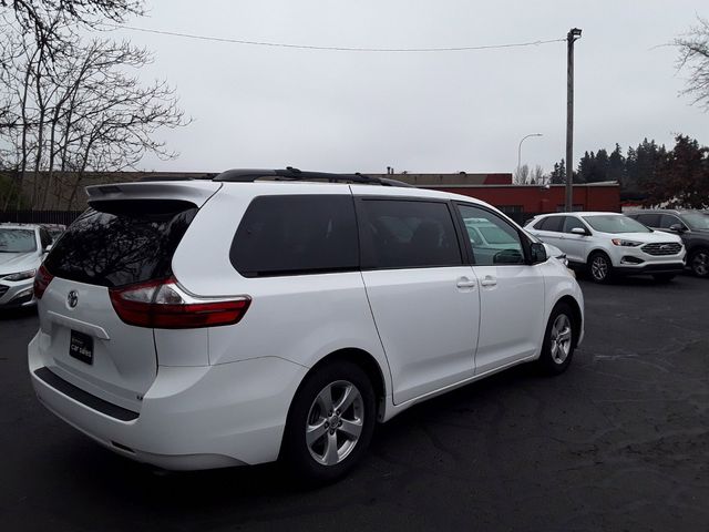 2017 Toyota Sienna 