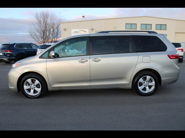 2017 Toyota Sienna 