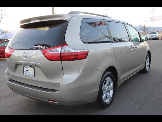 2017 Toyota Sienna 