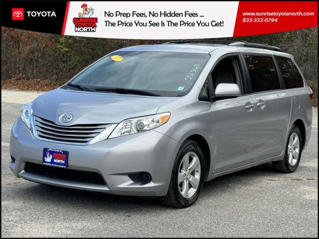 2017 Toyota Sienna LE Auto Access Seat