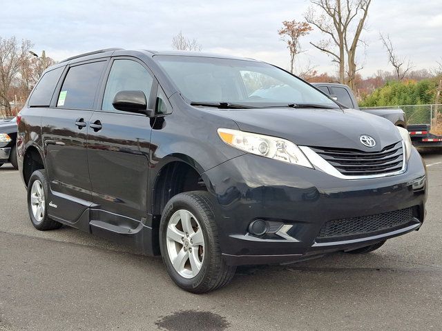 2017 Toyota Sienna LE Mobility