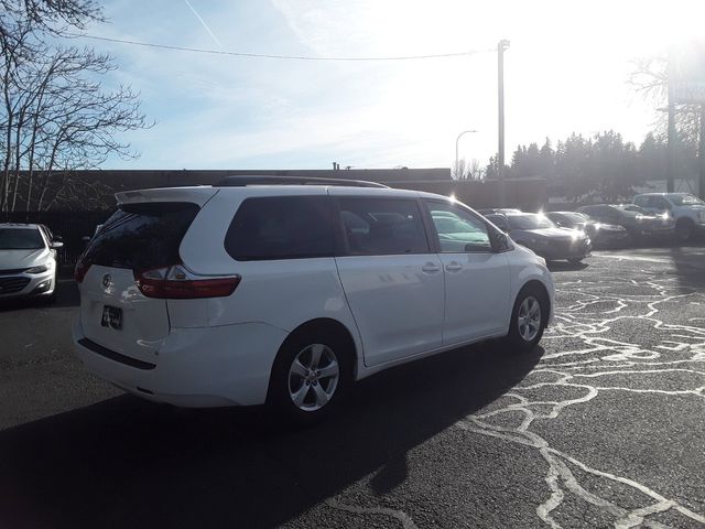 2017 Toyota Sienna 