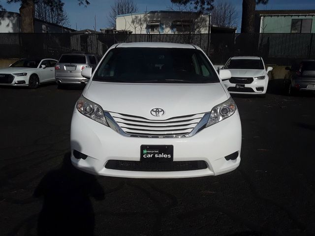 2017 Toyota Sienna 