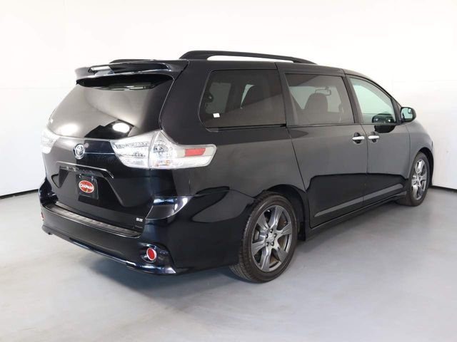 2017 Toyota Sienna 