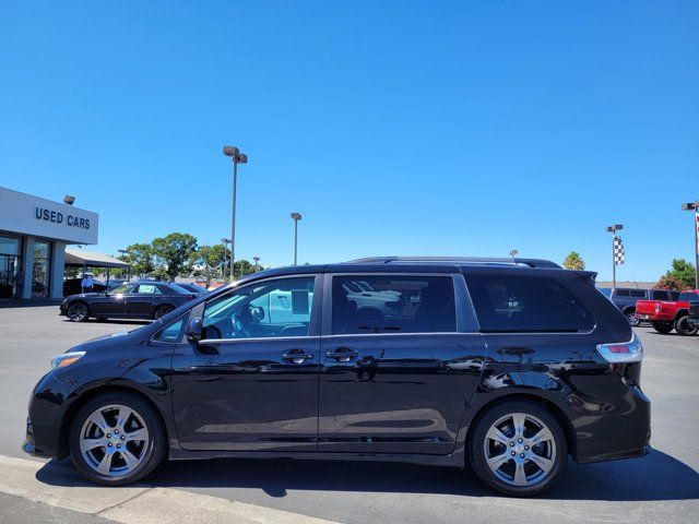 2017 Toyota Sienna 