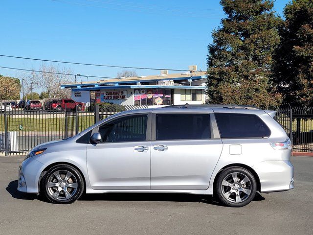 2017 Toyota Sienna 