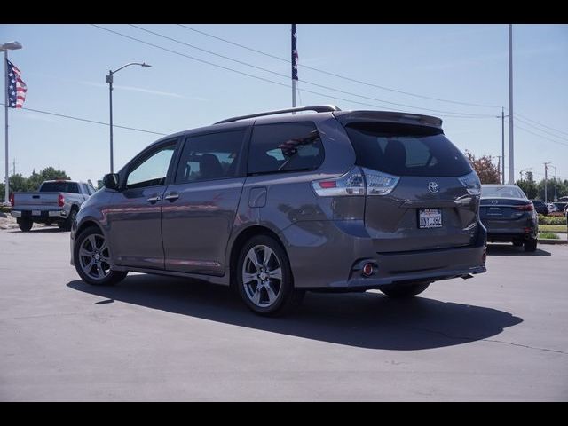 2017 Toyota Sienna SE