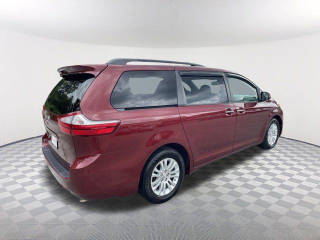 2017 Toyota Sienna 