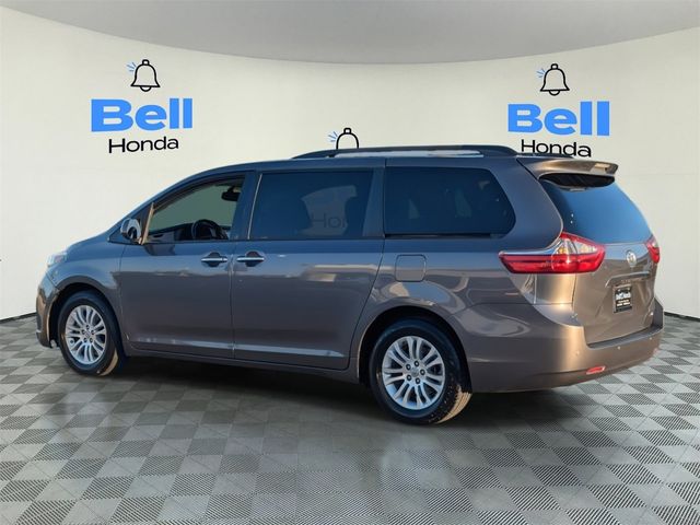 2017 Toyota Sienna 