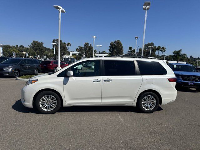 2017 Toyota Sienna XLE