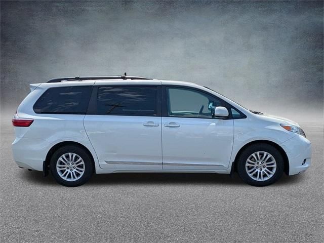 2017 Toyota Sienna XLE Premium