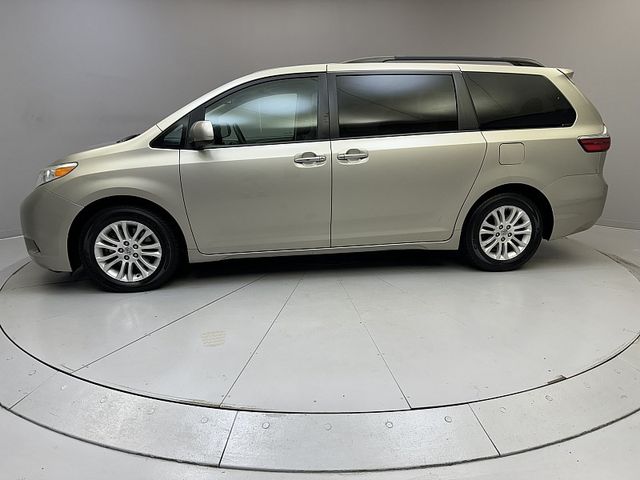 2017 Toyota Sienna XLE Auto Access Seat