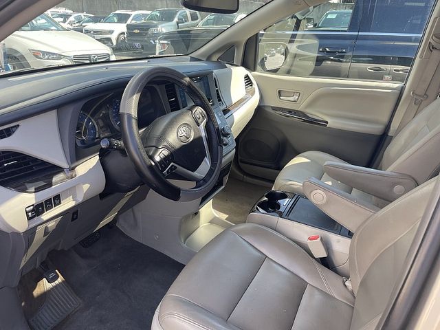 2017 Toyota Sienna XLE Auto Access Seat