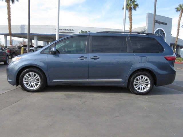 2017 Toyota Sienna 